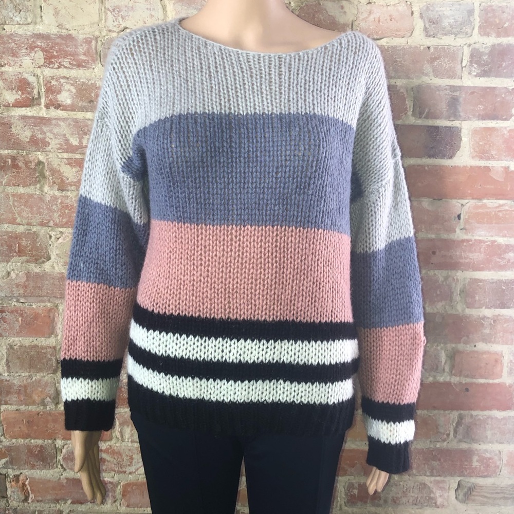 M size LUCKY brand knitted sweater